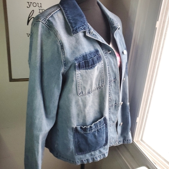 Old Navy Jean Jacket, Distressed with Pocket Blocking Size Large - Picture 3 of 11